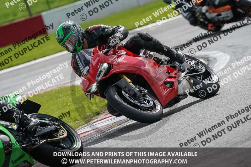 donington no limits trackday;donington park photographs;donington trackday photographs;no limits trackdays;peter wileman photography;trackday digital images;trackday photos